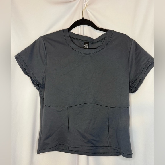 Women's Gray Victorias Secret On Point Cropped Short Sleeve Top Size XL - Picture 1 of 3